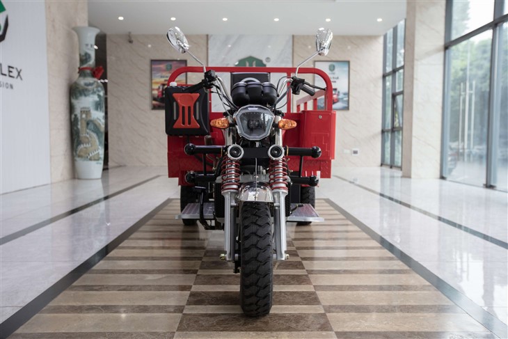 Red 200cc Gasoline Tricycle factory