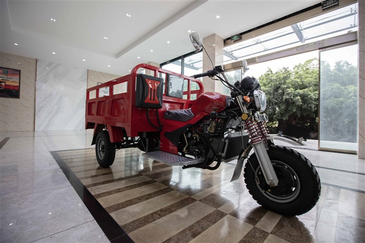 Red 200cc Gasoline Tricycle suppliers