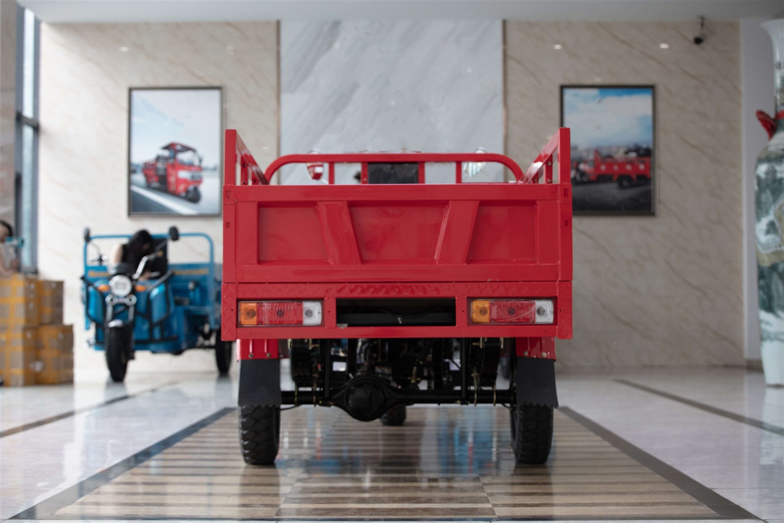 red 200cc gasoline back red 200cc gasoline back